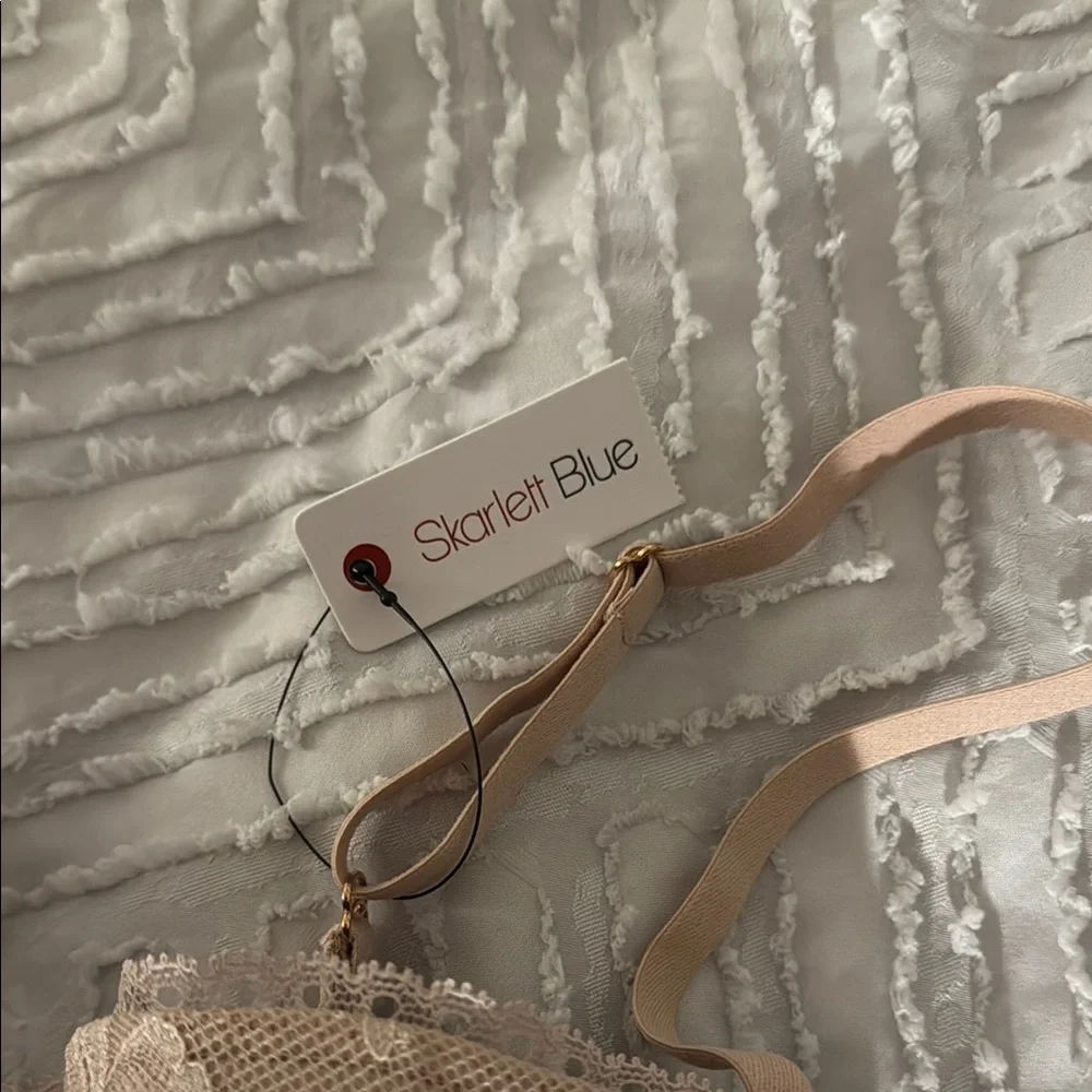 Beige Lace Bra (NWT)